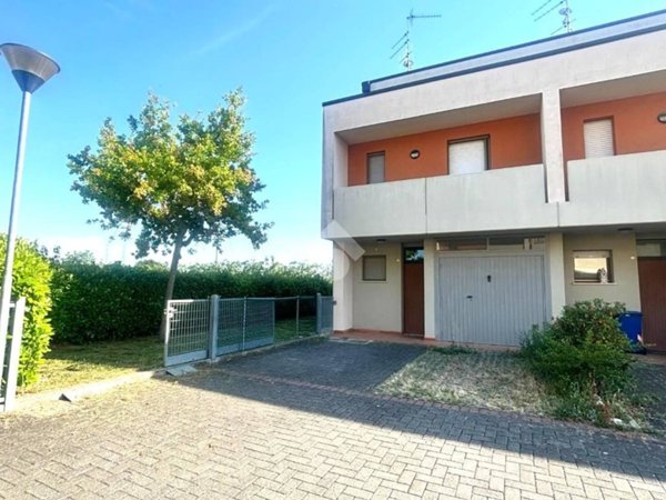 casa indipendente in vendita a Forlì in zona Poggio