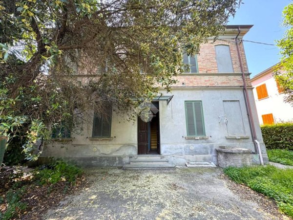 casa indipendente in vendita a Forlì in zona Centro Storico