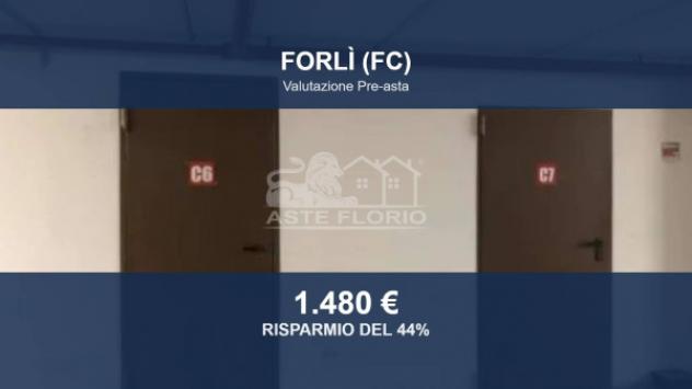 locale commerciale in vendita a Forlì