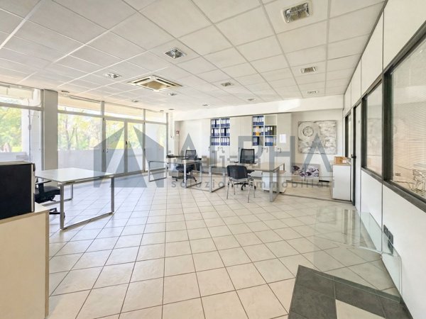 ufficio in vendita a Forlì in zona Coriano