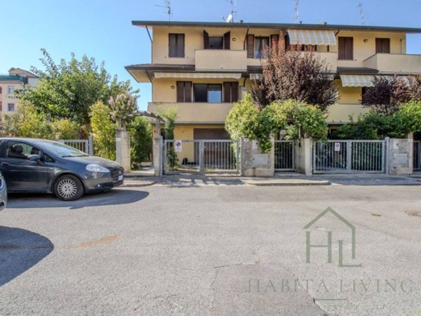 casa indipendente in vendita a Forlì in zona Romiti
