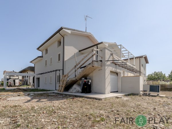 casa indipendente in vendita a Forlì in zona Ronco
