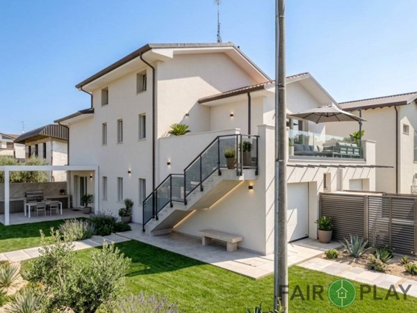casa indipendente in vendita a Forlì in zona Ronco