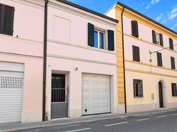 casa indipendente in vendita a Forlì in zona Centro Storico