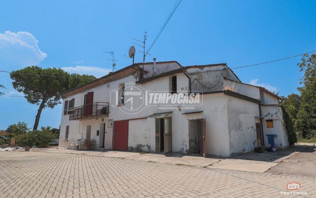 casa indipendente in vendita a Forlì in zona Quattro