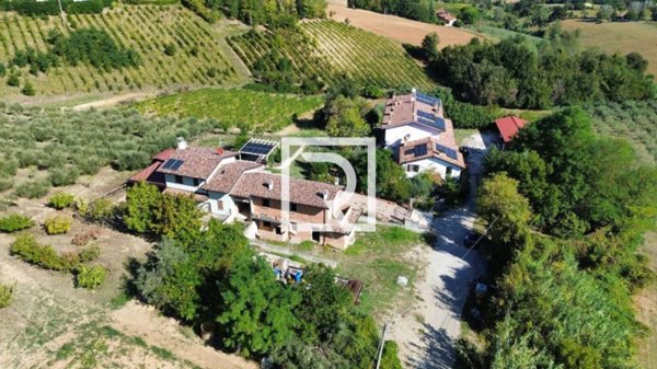 casa indipendente in vendita a Forlì in zona Ravaldino in Monte