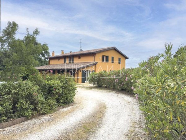 casa indipendente in vendita a Forlì in zona Ravaldino in Monte