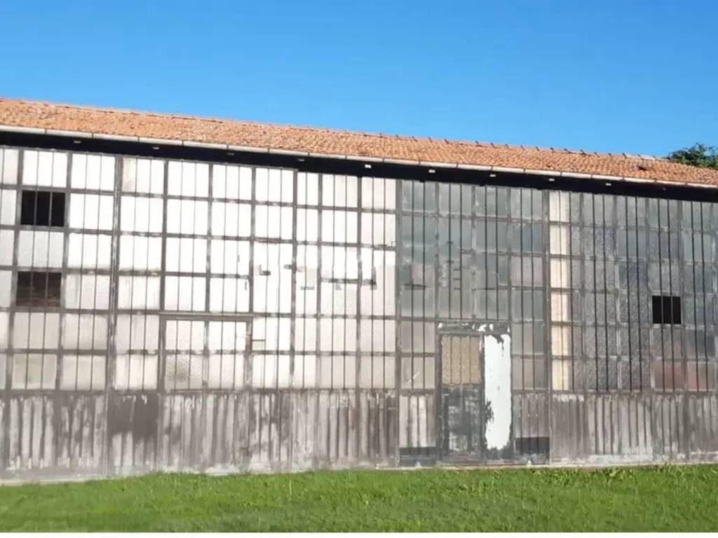 locale commerciale in vendita a Forlì in zona San Giorgio