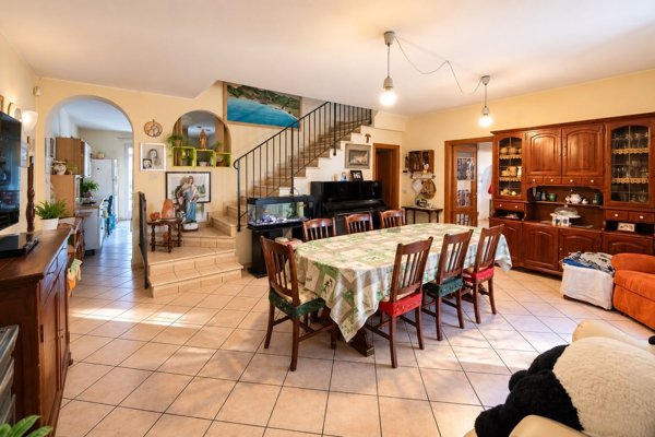 casa indipendente in vendita a Forlì