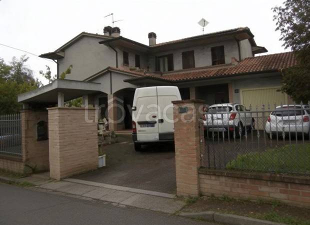 casa indipendente in vendita a Forlì in zona Quattro