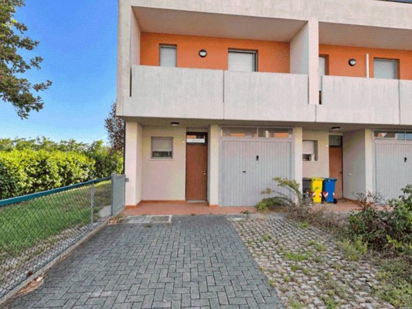 casa indipendente in vendita a Forlì in zona Barisano