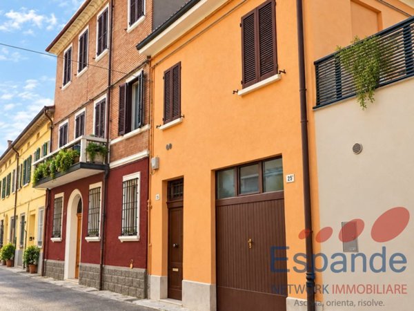 casa indipendente in vendita a Forlì in zona Centro Storico