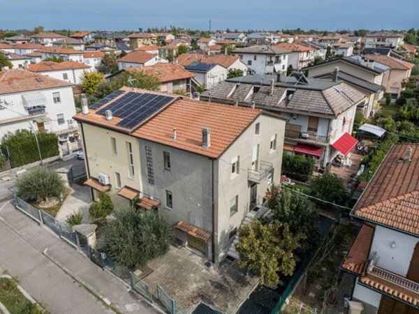 casa indipendente in vendita a Forlì in zona Ronco