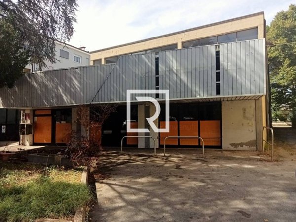 locale commerciale in vendita a Forlì in zona Centro Storico