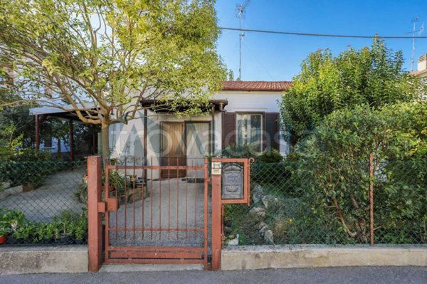 casa indipendente in vendita a Forlì in zona Cà Ossi