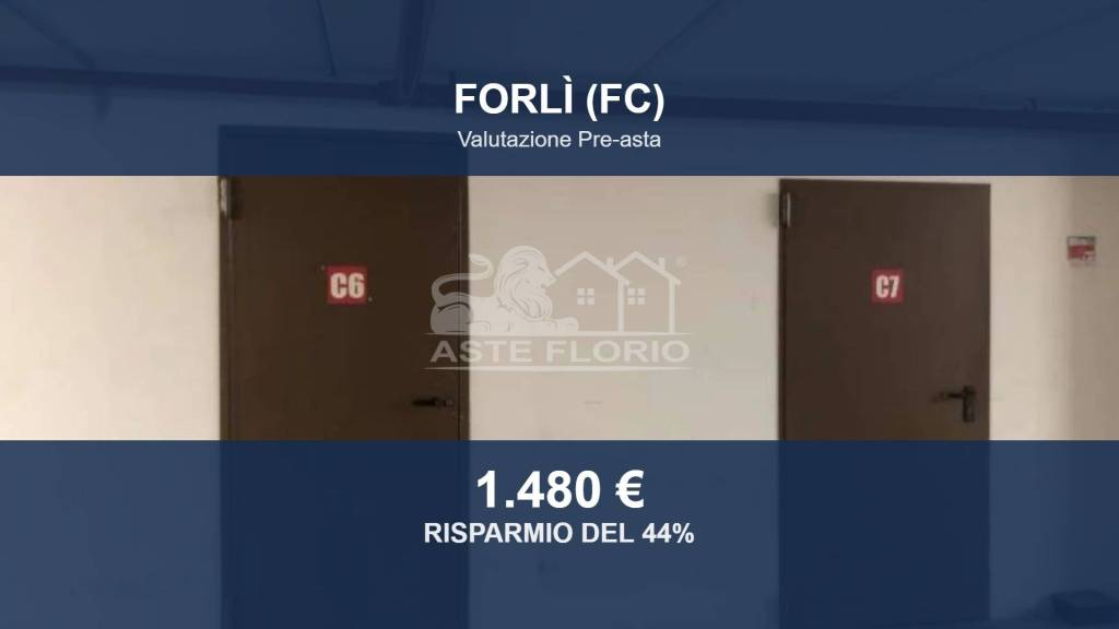 locale commerciale in vendita a Forlì