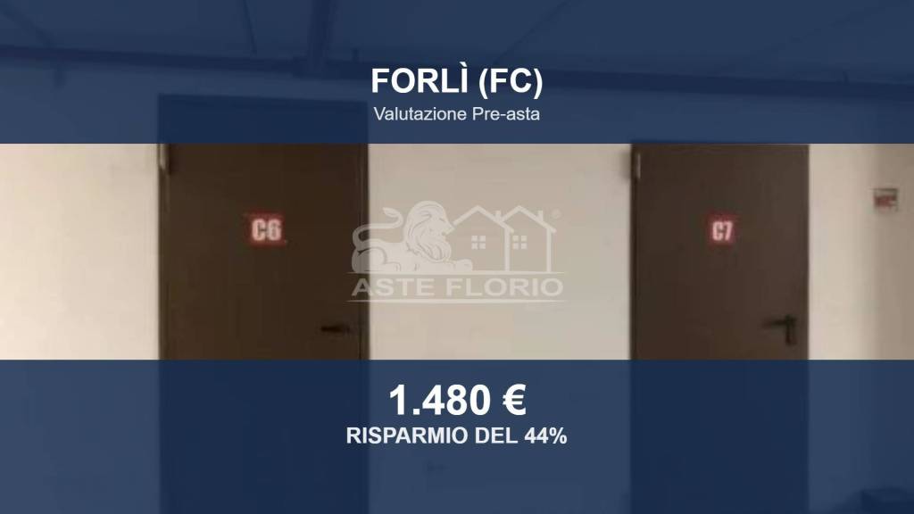 locale commerciale in vendita a Forlì
