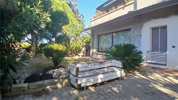 casa indipendente in vendita a Forlì in zona Carpena