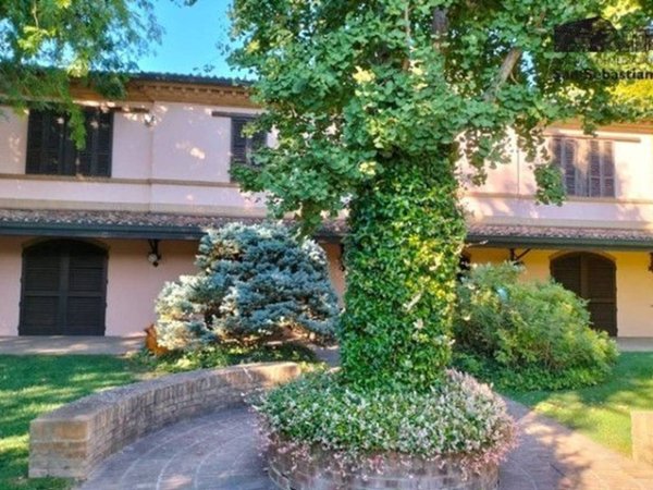 casa indipendente in vendita a Forlì in zona Centro Storico