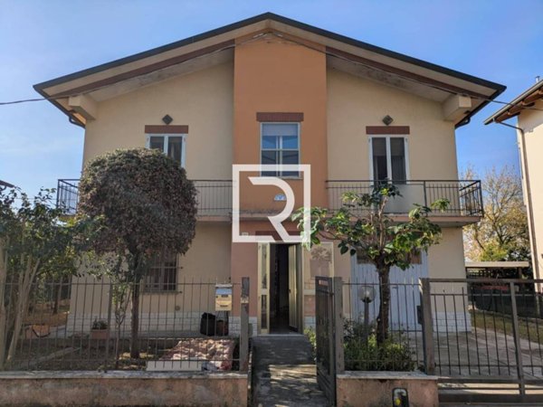 casa indipendente in vendita a Forlì in zona Ronco