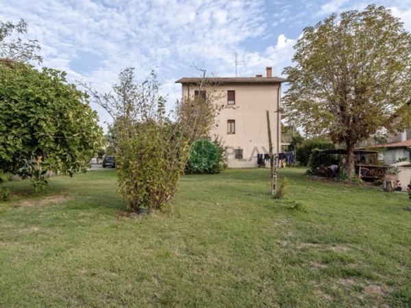 casa indipendente in vendita a Forlì in zona Casemurate