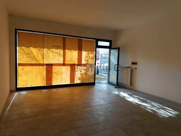 negozio in vendita a Forlimpopoli