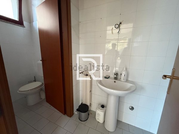 negozio in vendita a Forlimpopoli