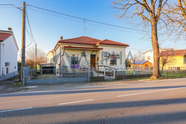 casa indipendente in vendita a Forlimpopoli
