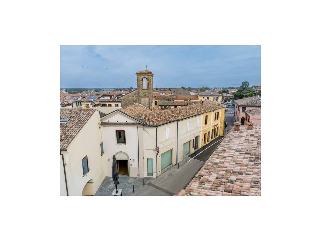 negozio in vendita a Forlimpopoli