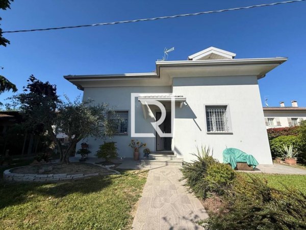 casa indipendente in vendita a Forlimpopoli