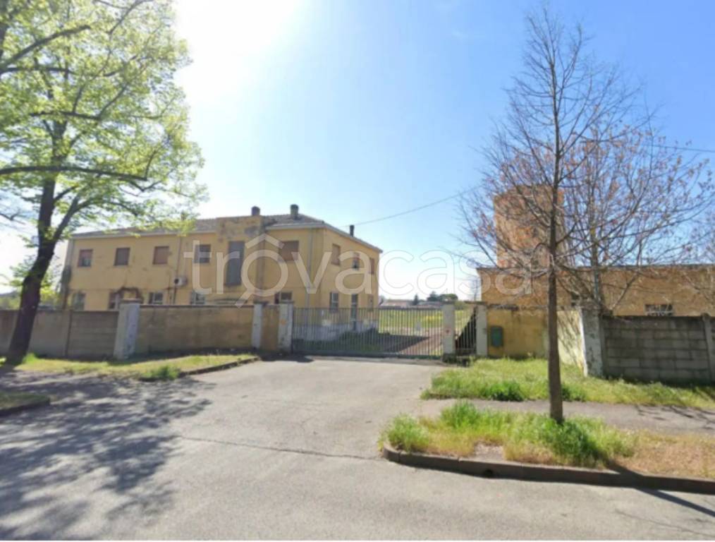 locale commerciale in vendita a Forlimpopoli