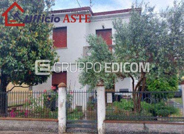 negozio in vendita a Forlimpopoli