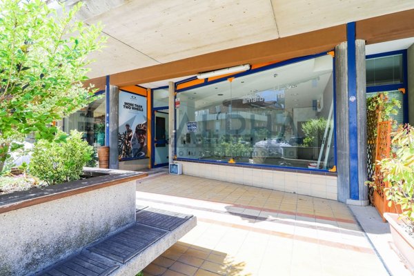 locale commerciale in vendita a Forlimpopoli