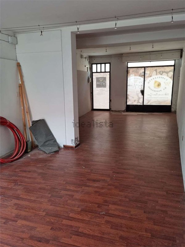 locale commerciale in vendita a Forlimpopoli