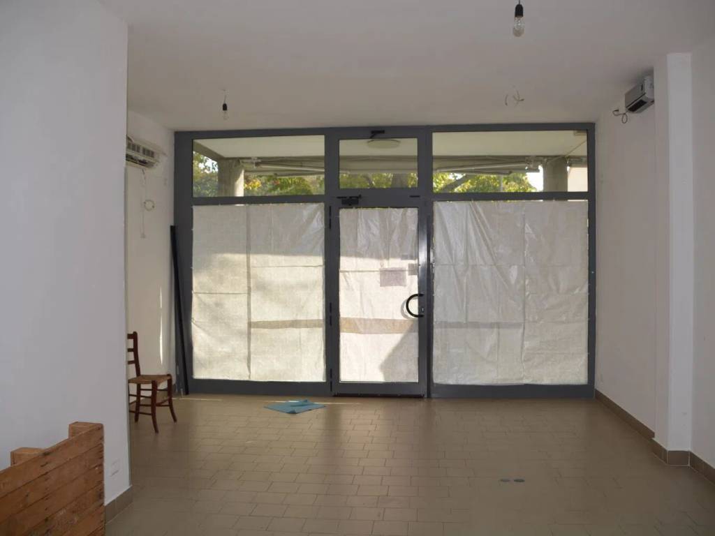 negozio in vendita a Forlimpopoli