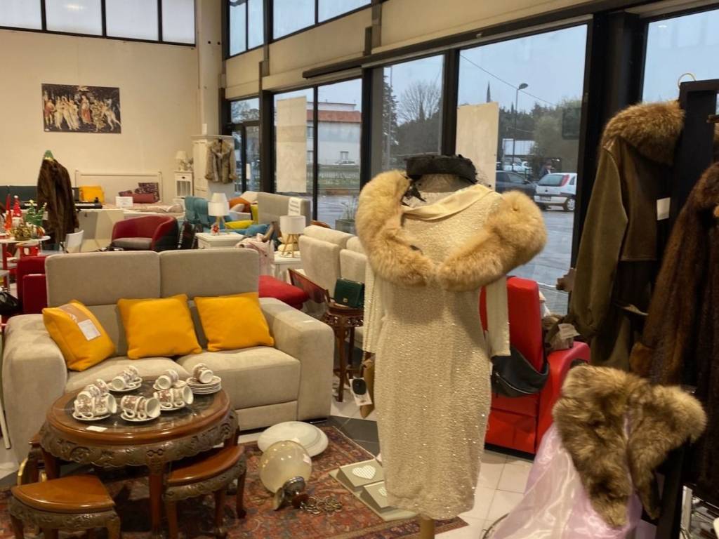 negozio in vendita a Forlimpopoli