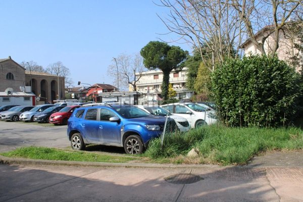 negozio in vendita a Forlimpopoli