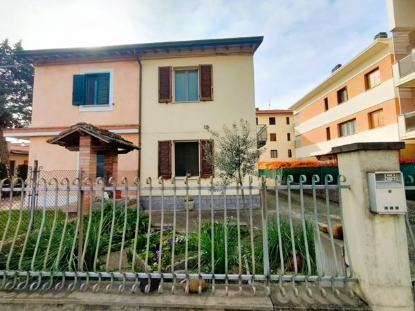 casa indipendente in vendita a Gambettola