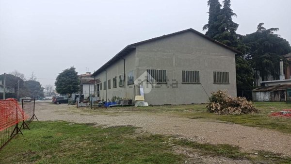 capannone in vendita a Gambettola