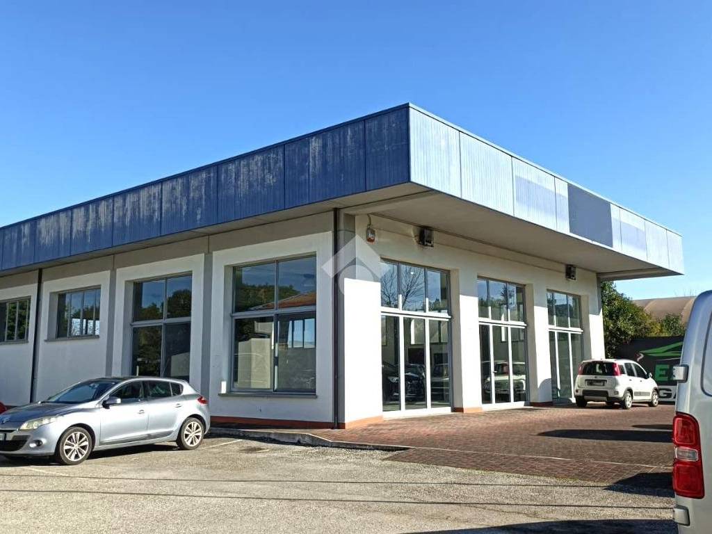 locale commerciale in vendita a Gambettola