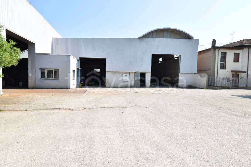 locale commerciale in vendita a Gambettola