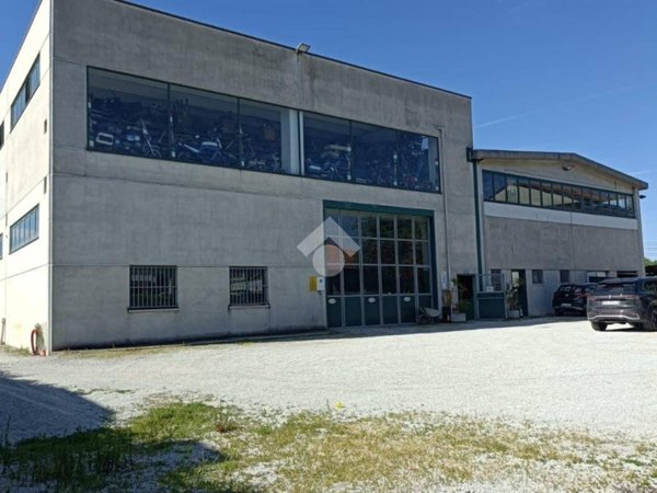 locale commerciale in vendita a Gambettola