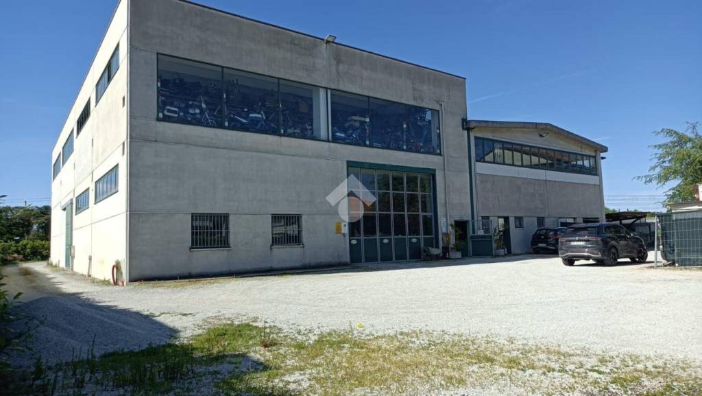 locale commerciale in vendita a Gambettola
