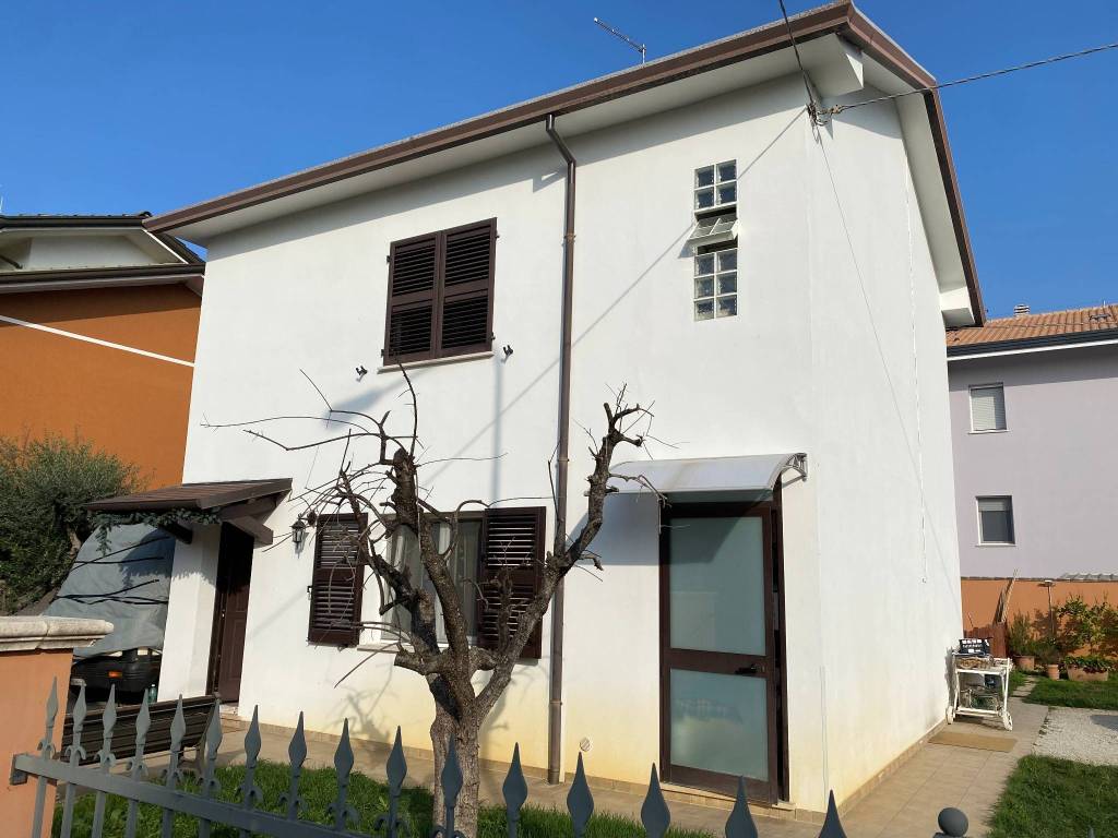 casa indipendente in vendita a Gatteo in zona Sant'Angelo