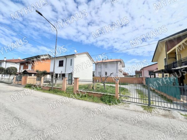 casa indipendente in vendita a Gatteo