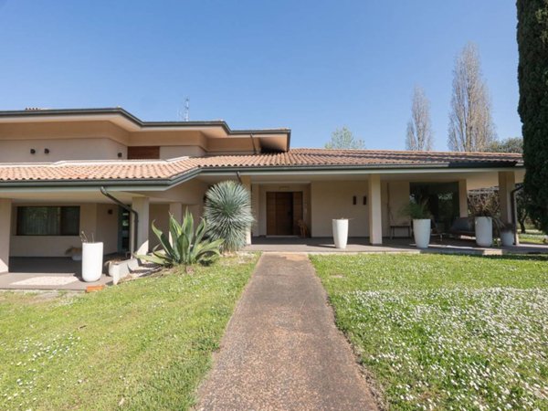 casa indipendente in vendita a Gatteo in zona Fiumicino