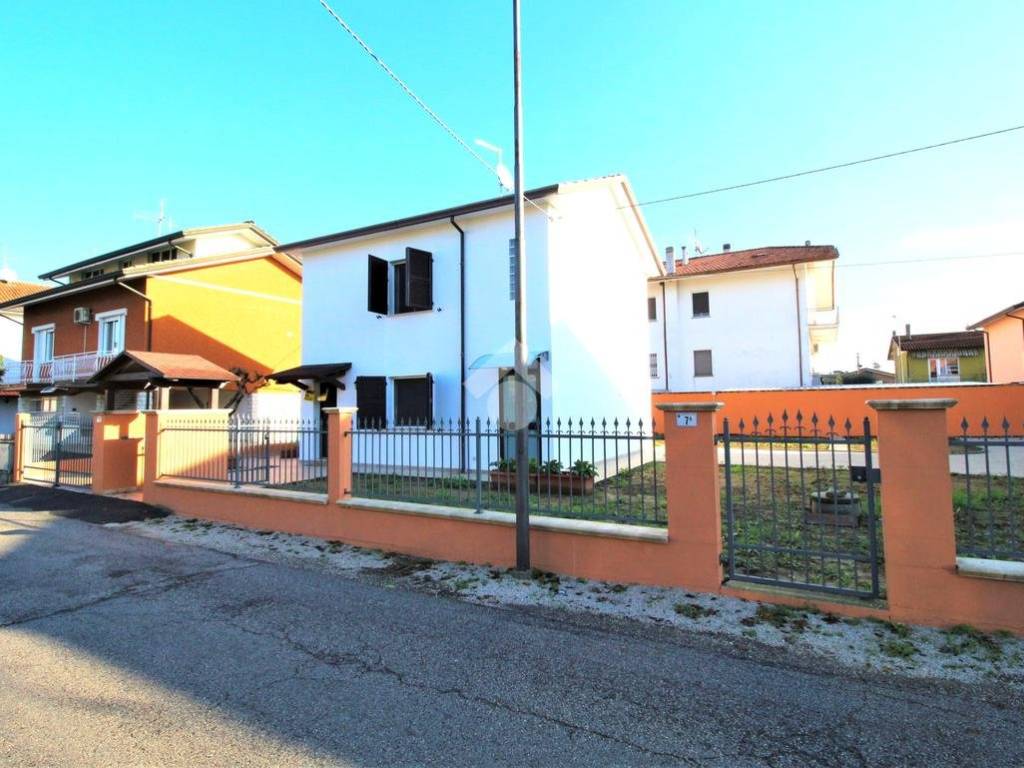 casa indipendente in vendita a Gatteo in zona Sant'Angelo