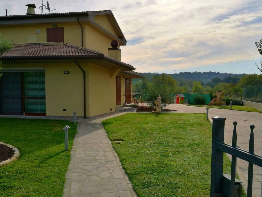 casa indipendente in vendita a Longiano in zona Felloniche