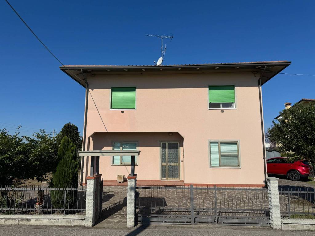 casa indipendente in vendita a Longiano in zona Budrio