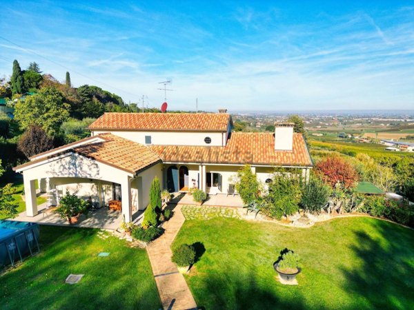 casa indipendente in vendita a Longiano